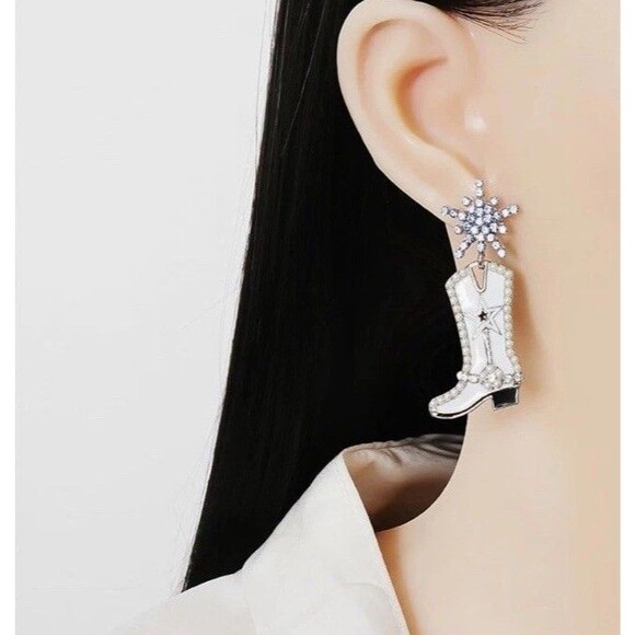 Dallas Cowboys Womens Silver Drop Dangle Boot Earrings - Picture 2 of 3